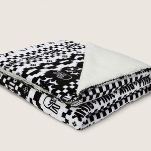 VICTORIA'S SECRET PINK COZY SHERPA WINTER BLANKET 60x50 NEW peace hands pattern